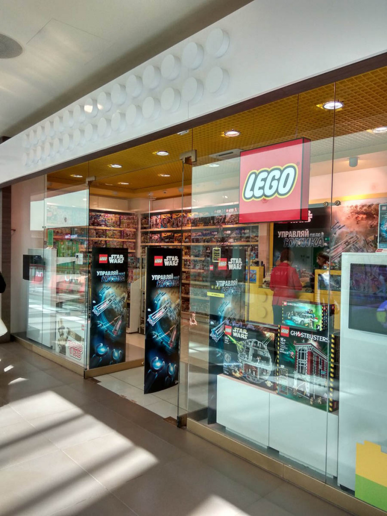 LEGO, сеть магазинов