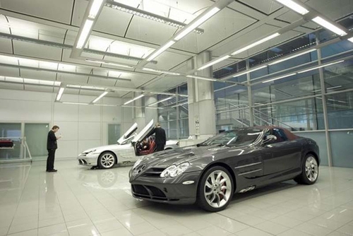 Targetti освещение автосалона